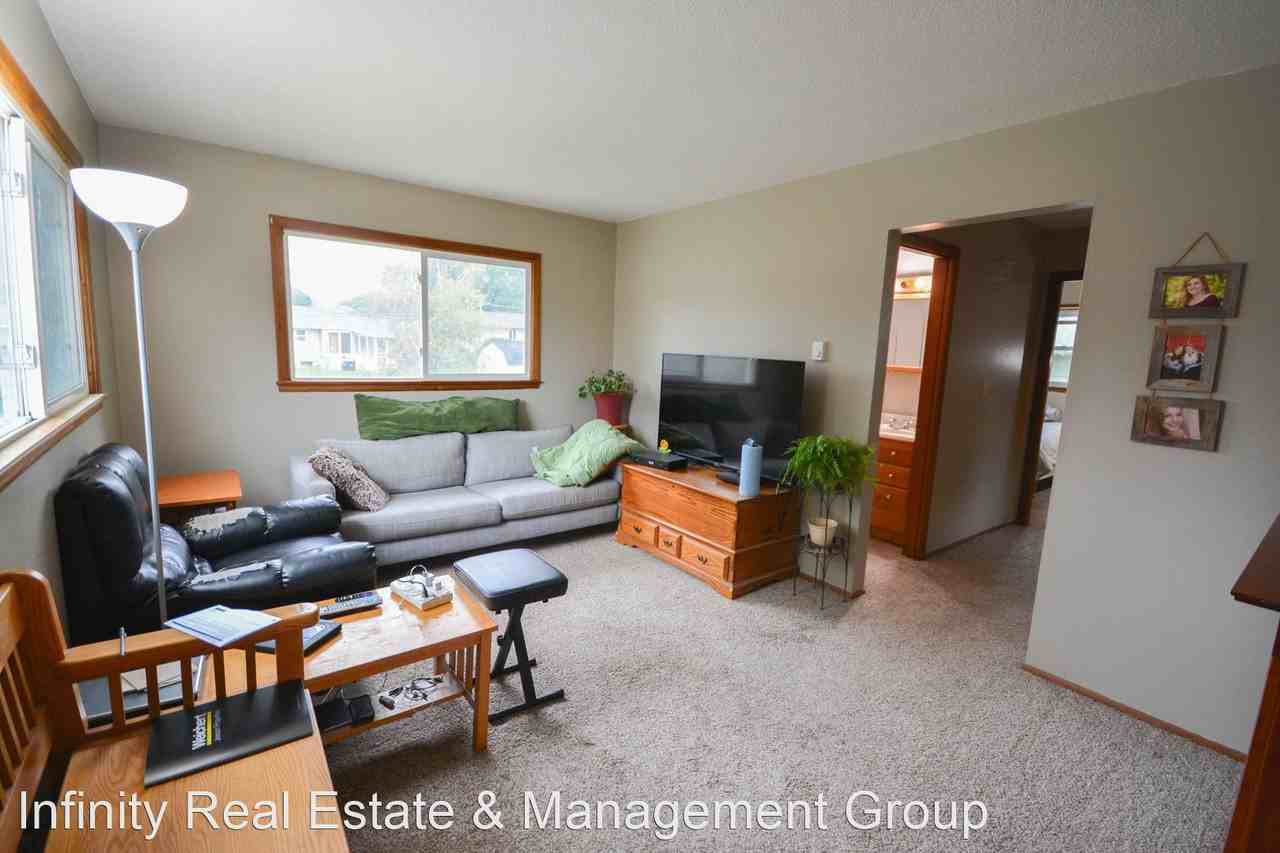 111/113 3rd Ave NW - Photo 3 of 9