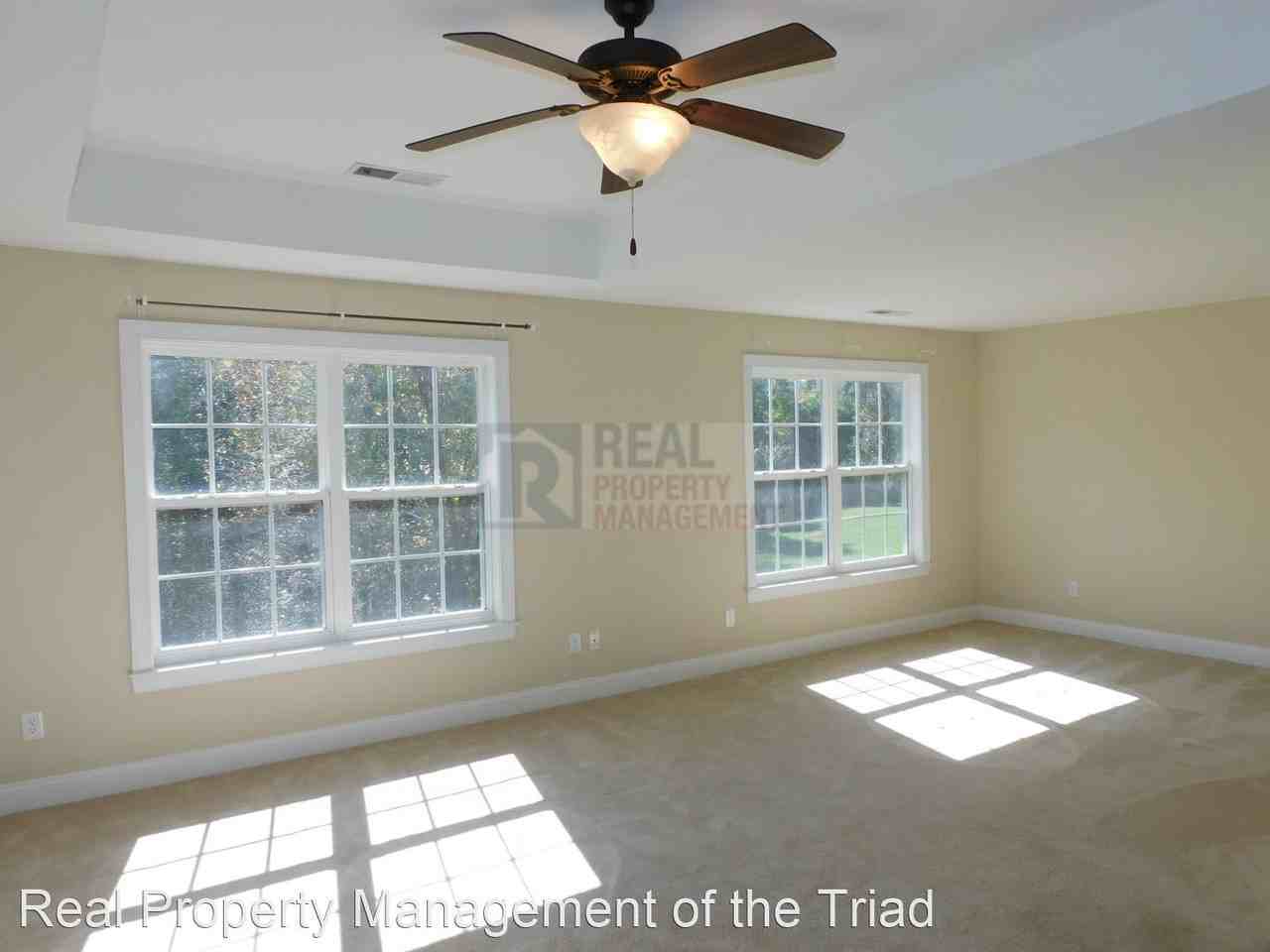 8005 Ives Dr - Photo 3 of 46