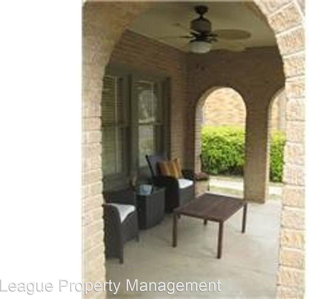 2220 Wilshire Blvd - Photo 2 of 16