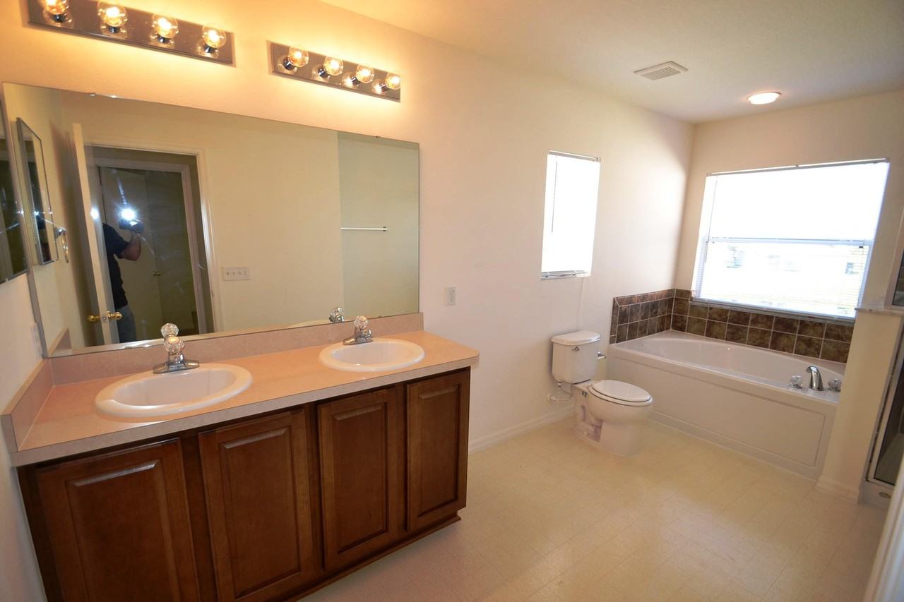 1540 Truscott Ct - Photo 3 of 12