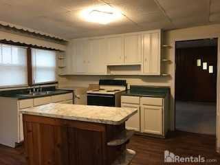 121 Walnut St - Photo 3 of 10