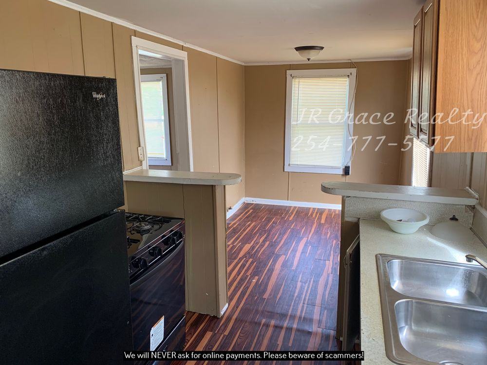 216 N Waco St - Photo 3 of 7