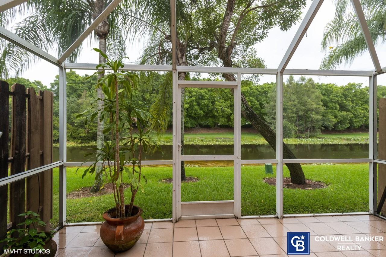 1402 Veracruz Ln - Photo 2 of 21