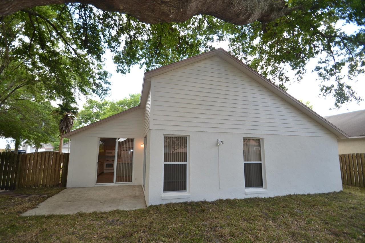 1209 Lake Blue Cir - Photo 2 of 9