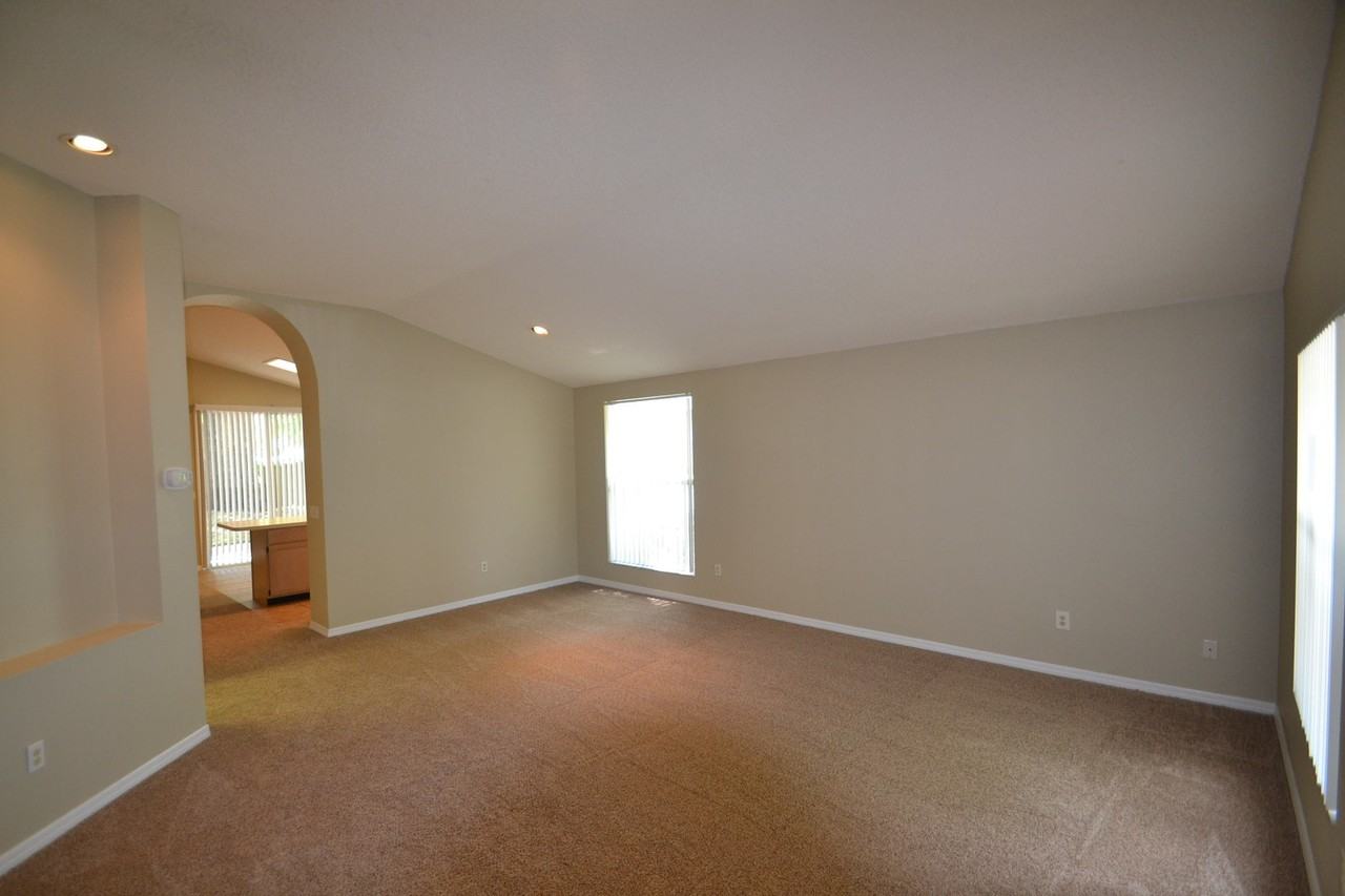 1209 Lake Blue Cir - Photo 3 of 9