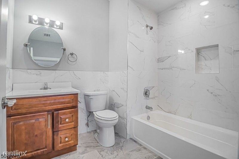 195 Ridge St - Photo 2 of 10