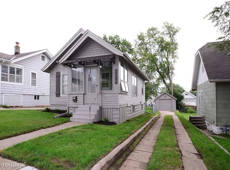 2209 S 59th St - Photo 2 of 21