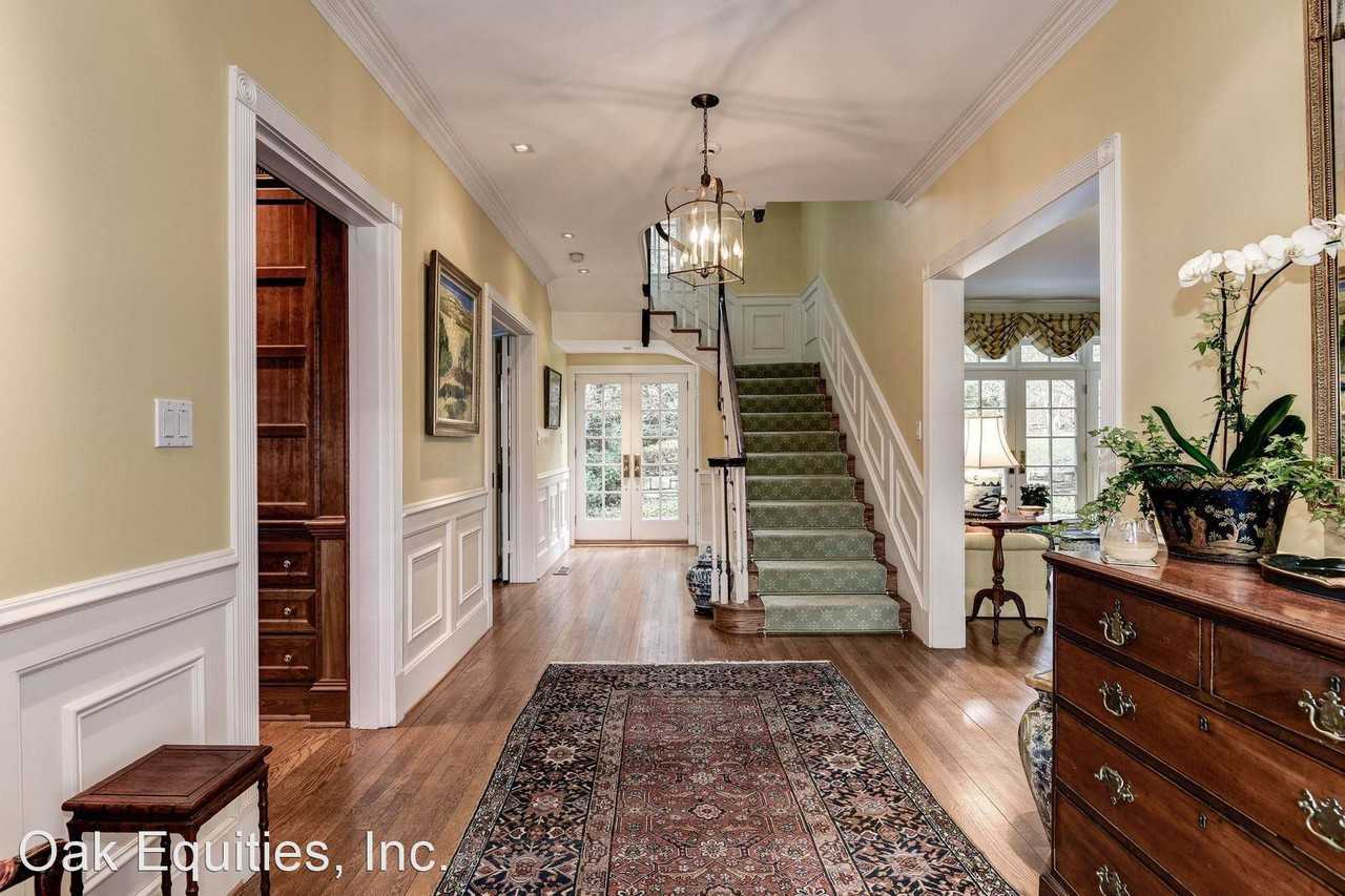 4965 Glenbrook Rd Nw - Photo 3 of 33