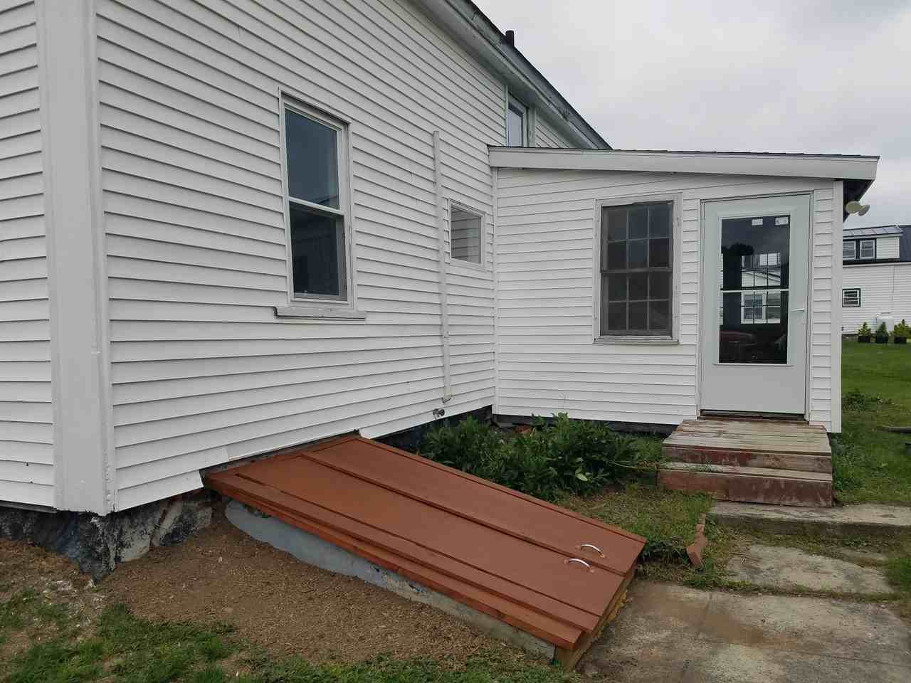 98 Main St - Photo 3 of 9