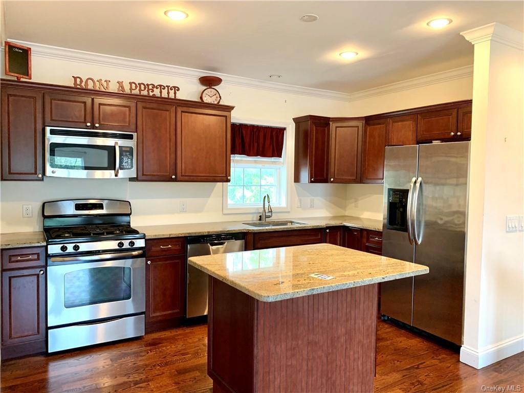 44 Cottage St Apt H - Photo 2 of 10