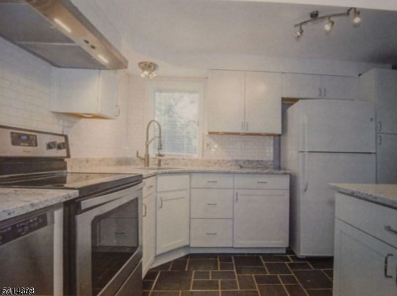 23 1/2 W Main St Unit B - Photo 3 of 8