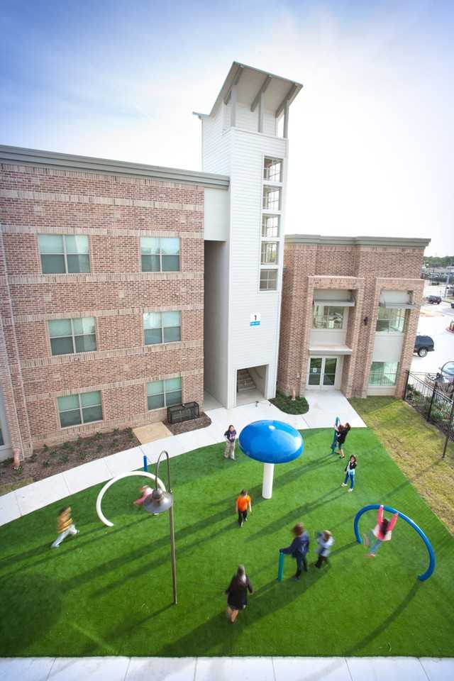 Braeburn Village Apartments - Photo 2 of 6