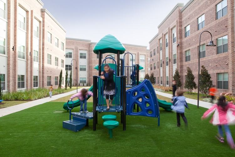 Braeburn Village Apartments - Photo 3 of 6