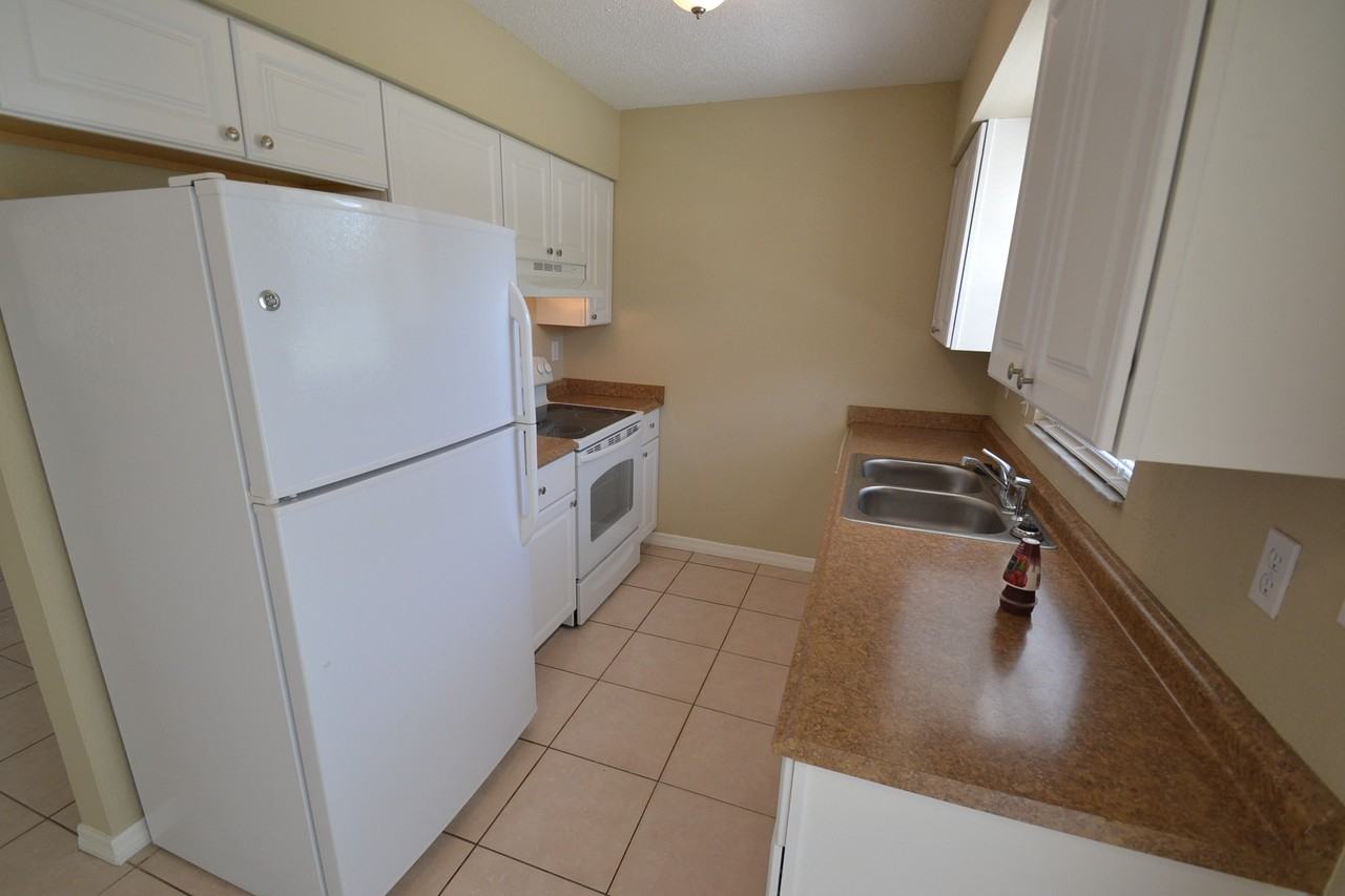 10711 Airview Dr - Photo 2 of 8