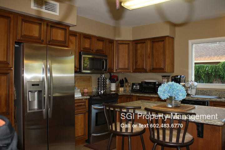 18001 N 46th Dr - Photo 3 of 13