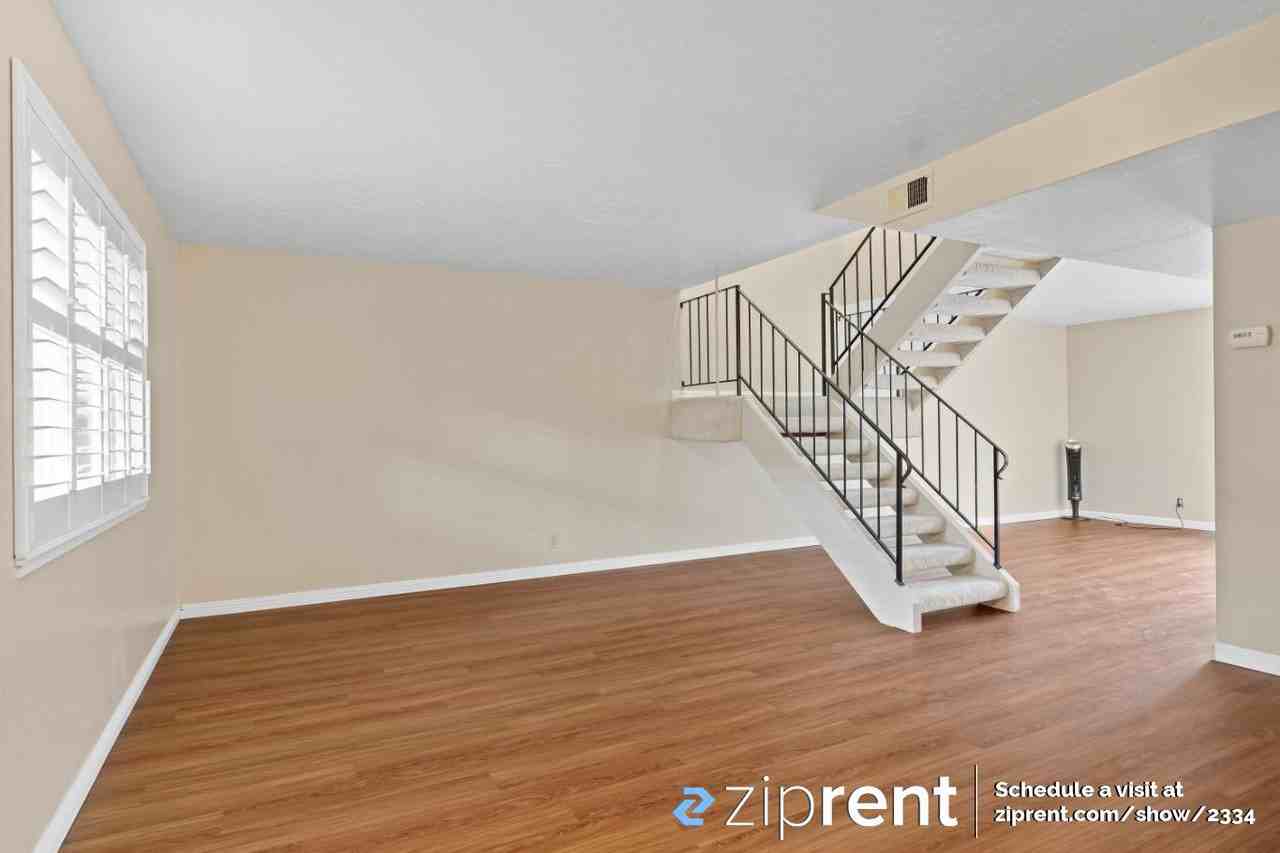 7066 Cypress Point Ct - Photo 3 of 19