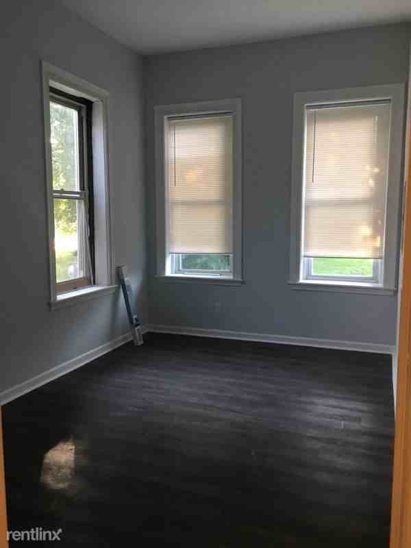 105 S Morton Ave - Photo 3 of 10