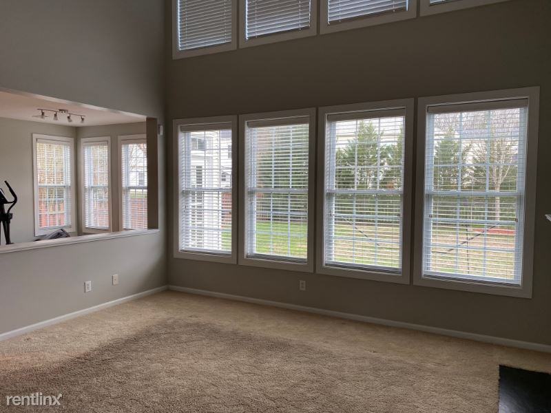 12430 Mcallister Park Dr - Photo 2 of 15