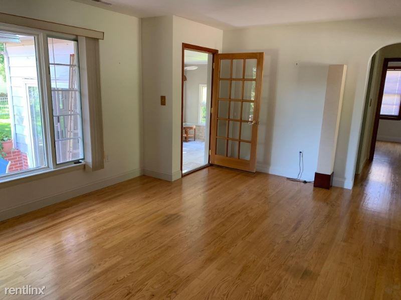 902 S Morris St - Photo 2 of 6