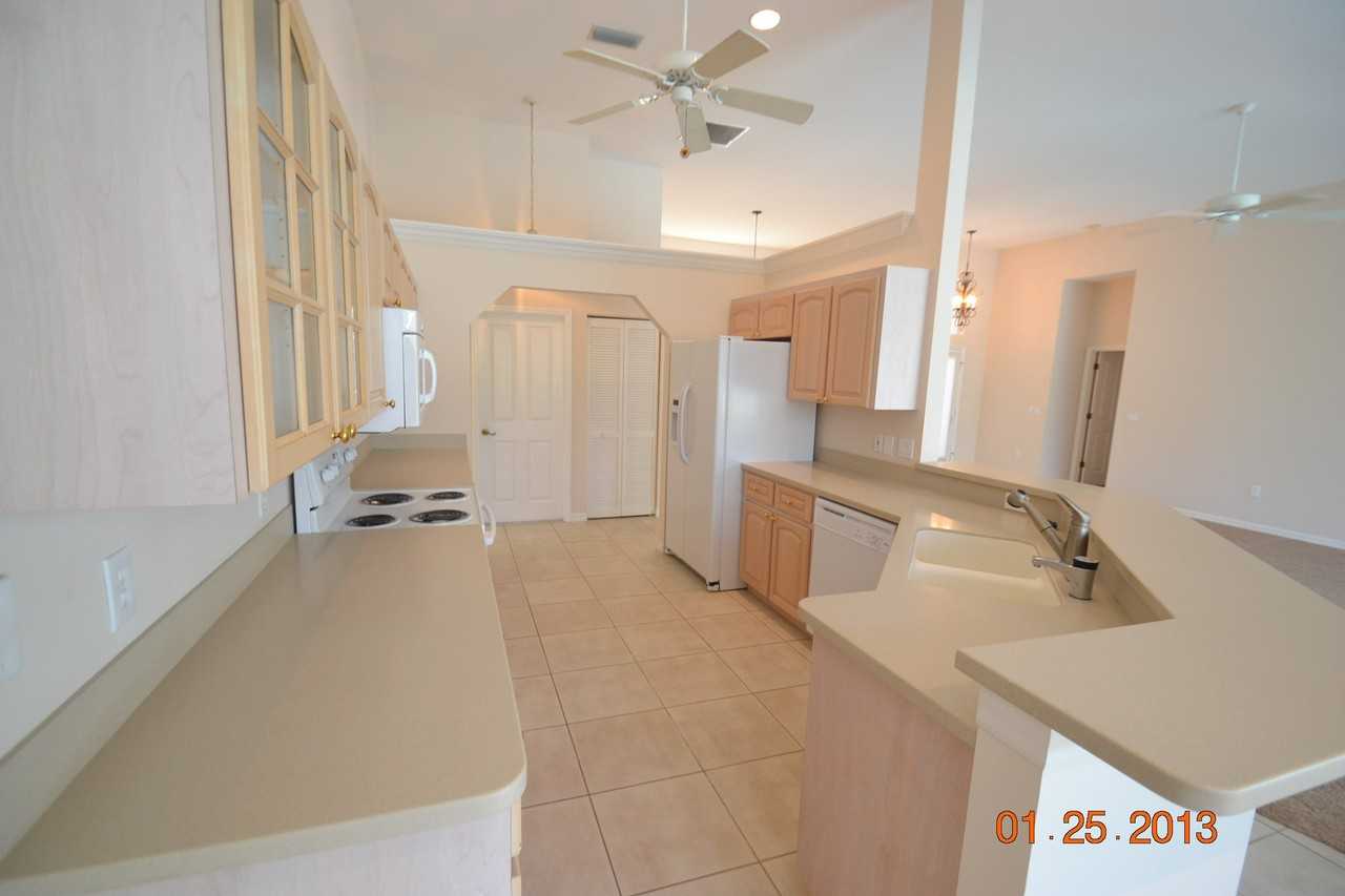 1023 Beckley Cir - Photo 2 of 4