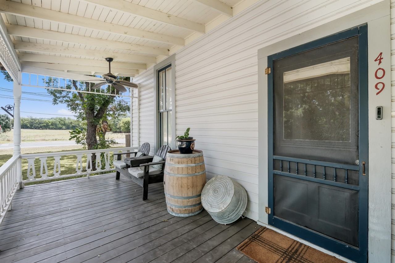 409 E Theissen St - Photo 2 of 15