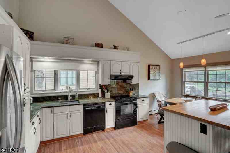 21 Cliffside Ln - Photo 2 of 18