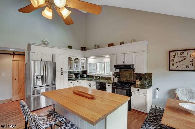 21 Cliffside Ln - Photo 3 of 18