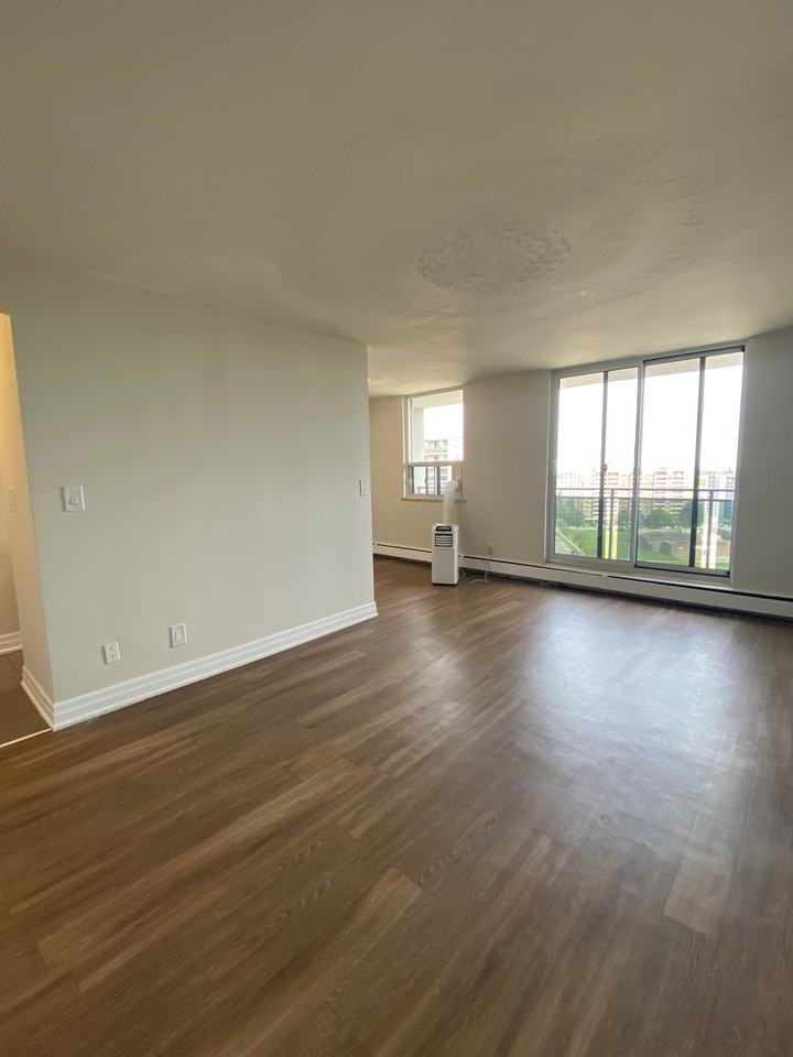 77 Delawana Drive 1211, Hamilton, ON L8E 1G5 2 Bedroom Apartment for