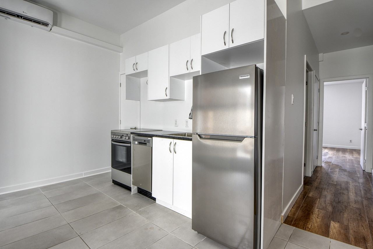 1189 Rue Charlevoix #B - Photo 2 of 12