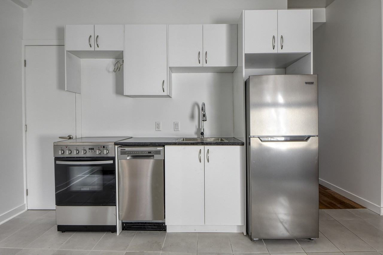 1189 Rue Charlevoix #B - Photo 3 of 12