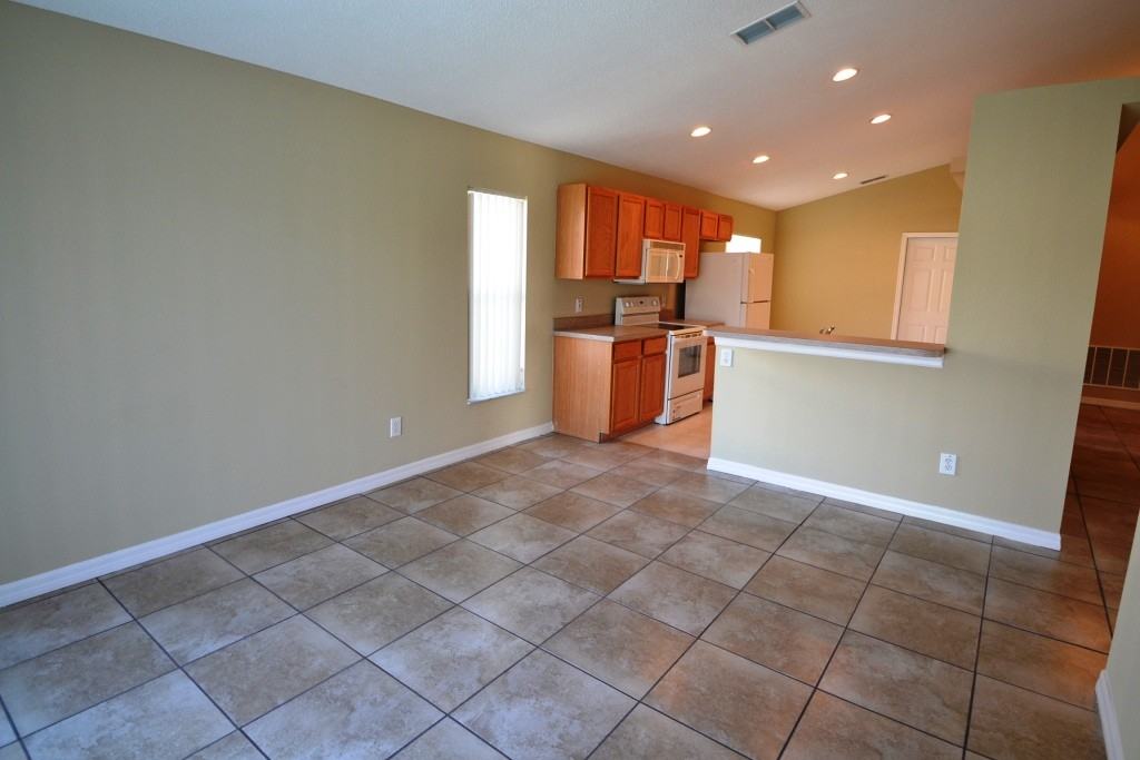 102 Hillside Dr - Photo 2 of 7