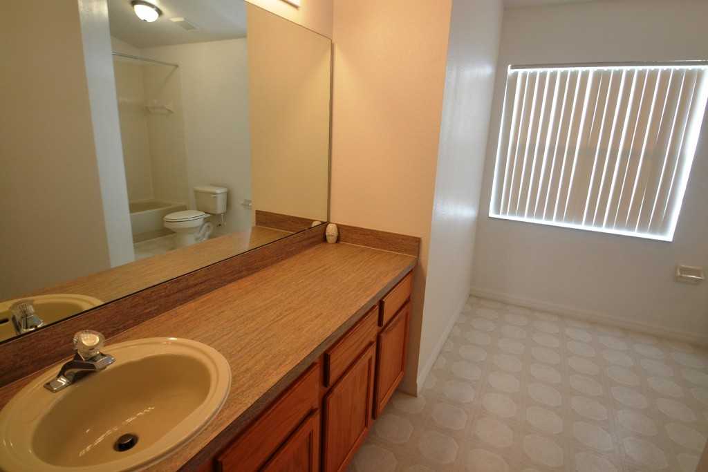 102 Hillside Dr - Photo 3 of 7