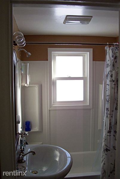 1621 Griffin Ave - Photo 2 of 10