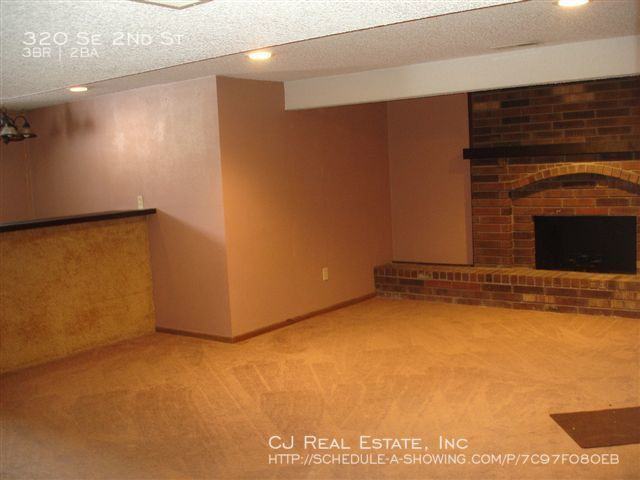 320 Se 2nd St - Photo 3 of 10