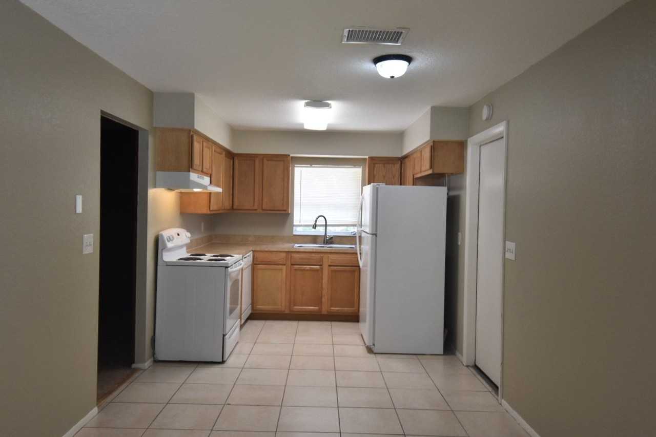3930 Country Bnd E - Photo 3 of 18