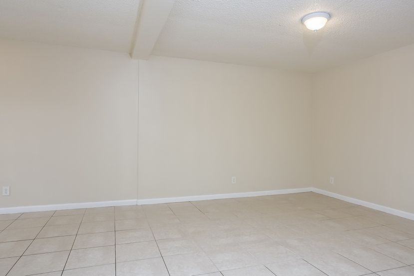 8006 Nw 75th Ave - Photo 2 of 20