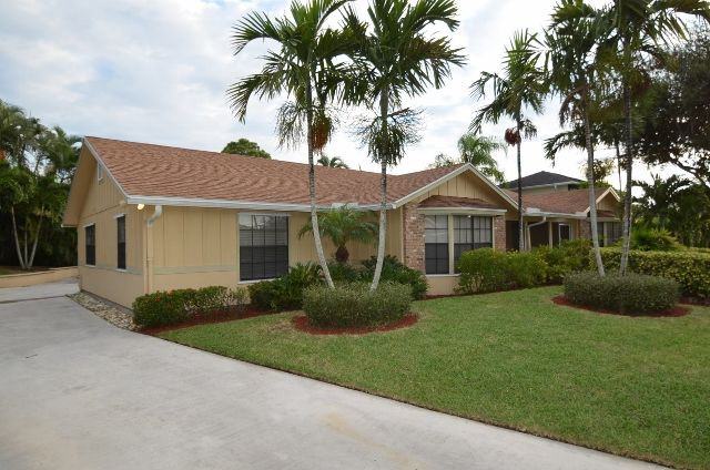 935 Briarwood Dr - Photo 2 of 12