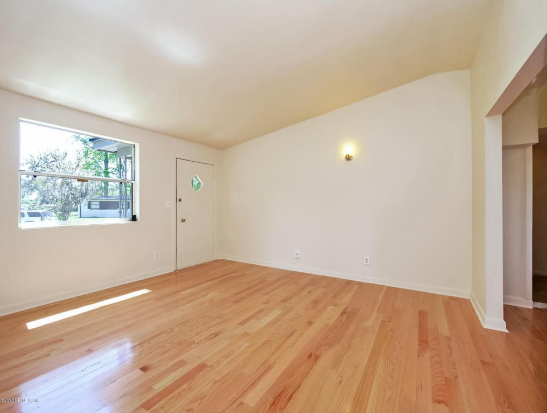 11245 Bruce Dr - Photo 2 of 12