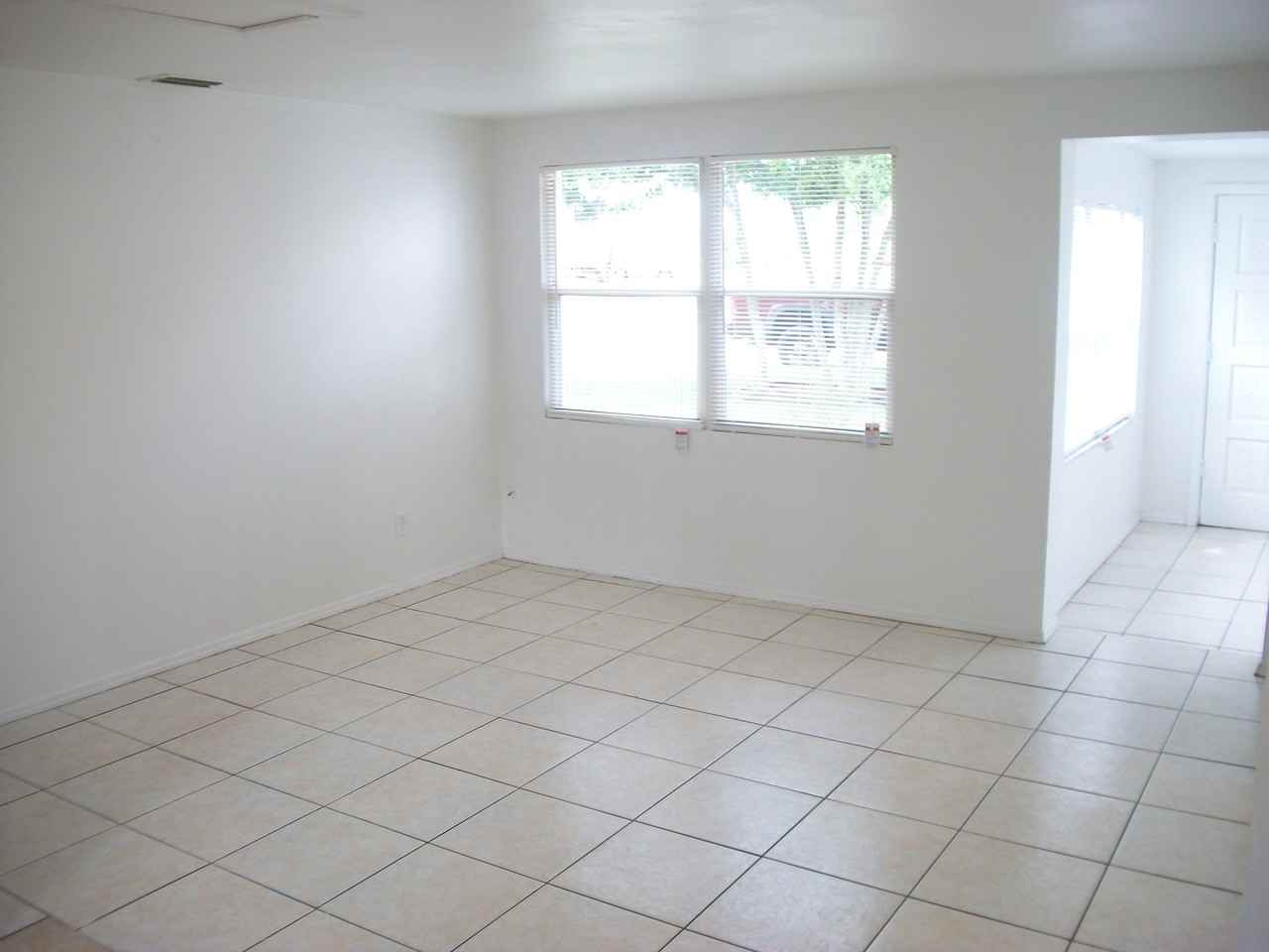 10602 117 Dr N - Photo 2 of 11