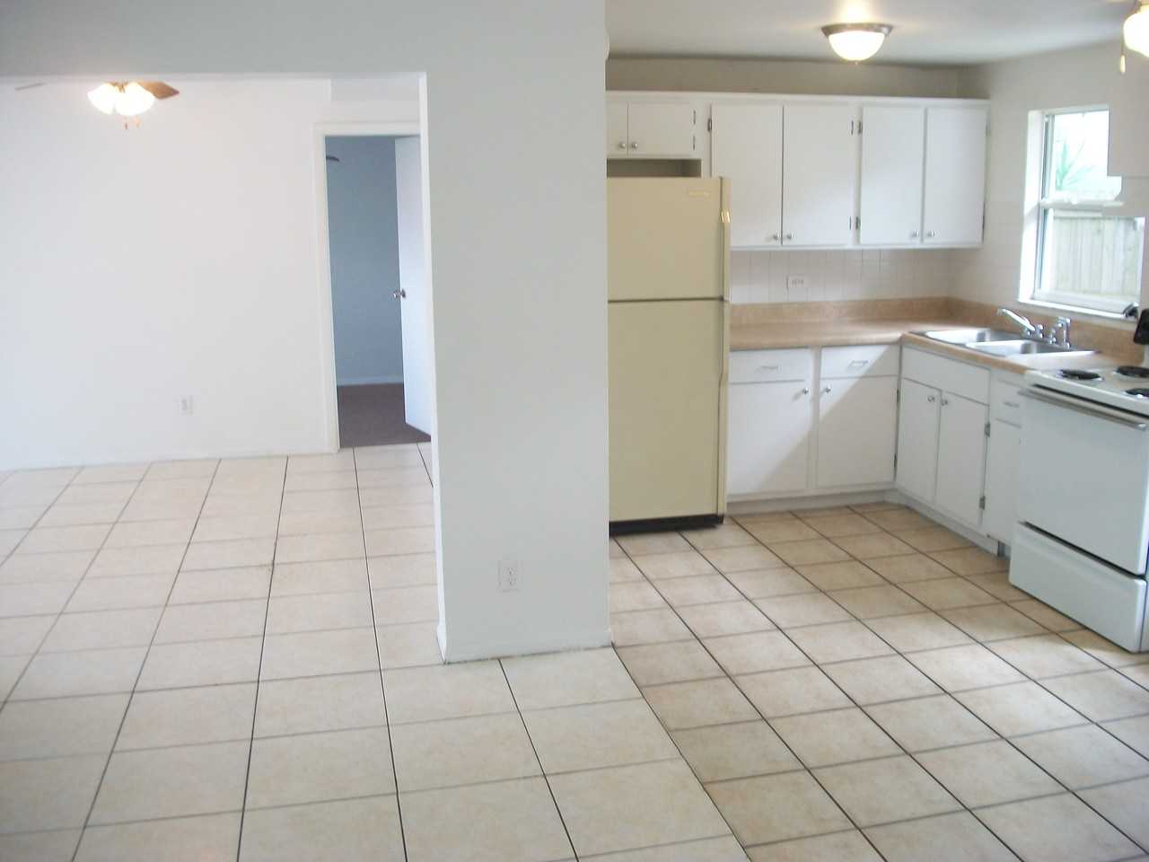 10602 117 Dr N - Photo 3 of 11