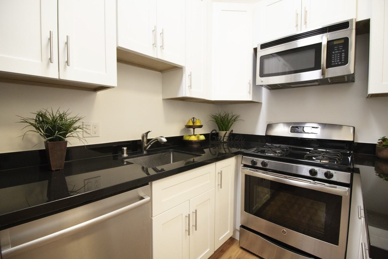 3099 Washington - Photo 2 of 9