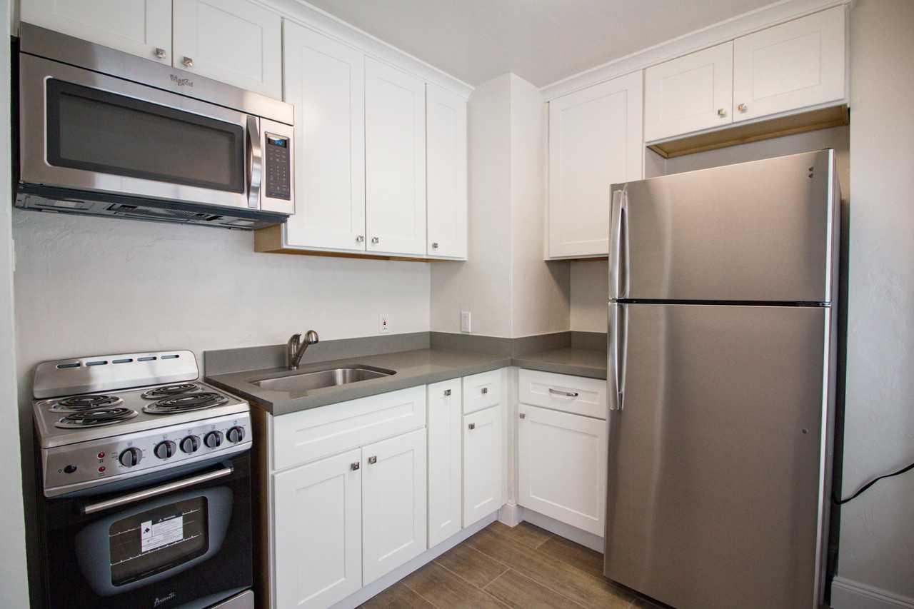 2250 Buchanan - Photo 2 of 9