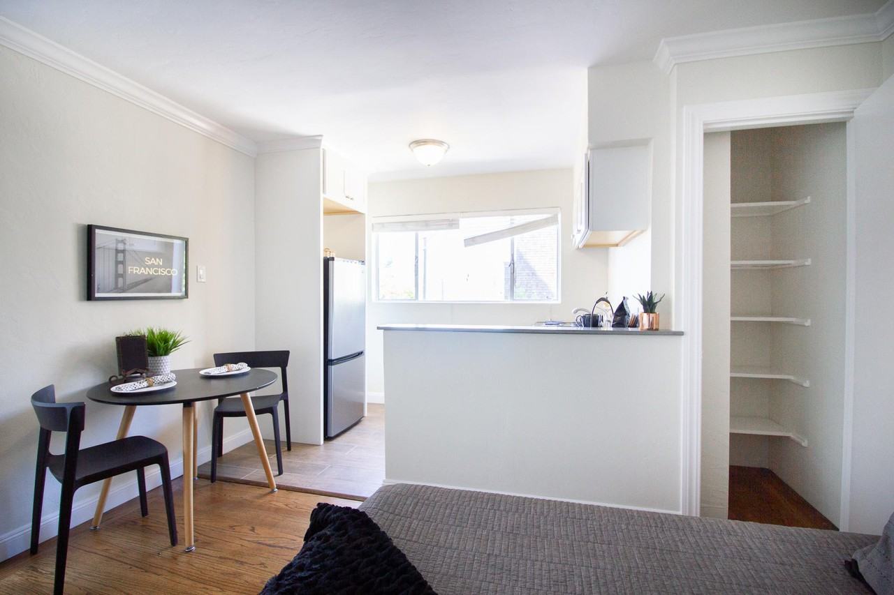 2250 Buchanan - Photo 3 of 9