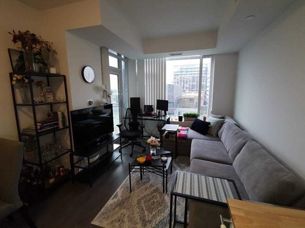 525 Adelaide Street West #0809