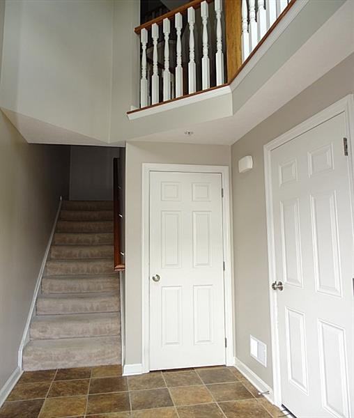 1049 Bayberry Dr - Photo 2 of 26