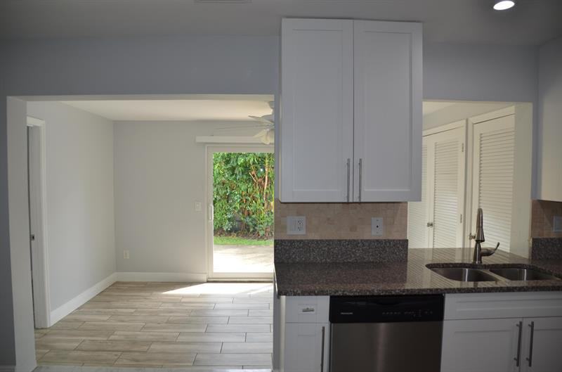 3210 Northeast 5th Drive - Photo 3 of 7