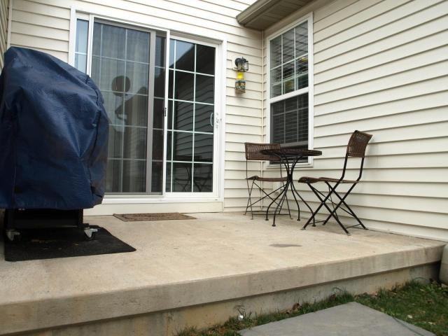 712 E Newport Rd - Photo 3 of 12