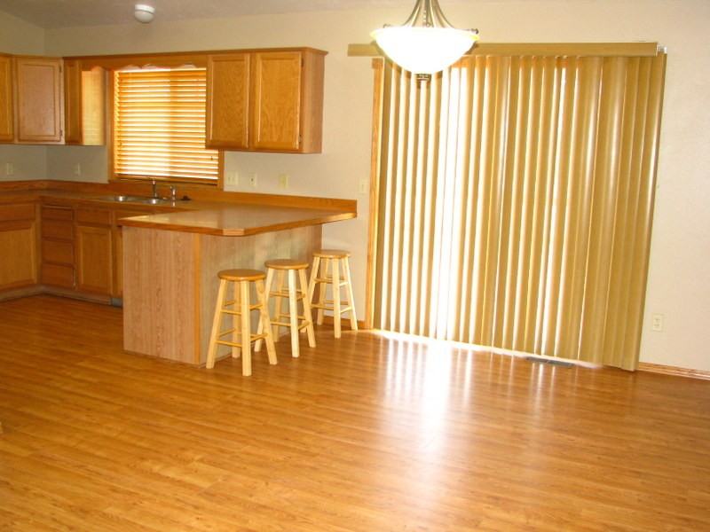 2710 Northview Dr E - Photo 3 of 16