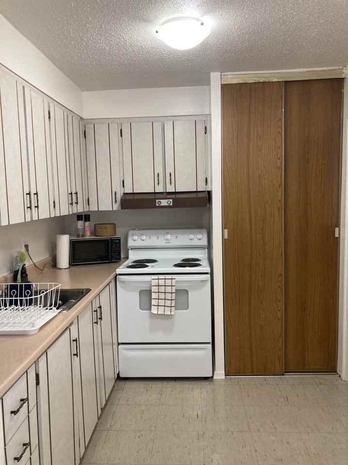 60 Cartier St, Ottawa, ON K2P 2E1 1 Bedroom Apartment for 1,449/month