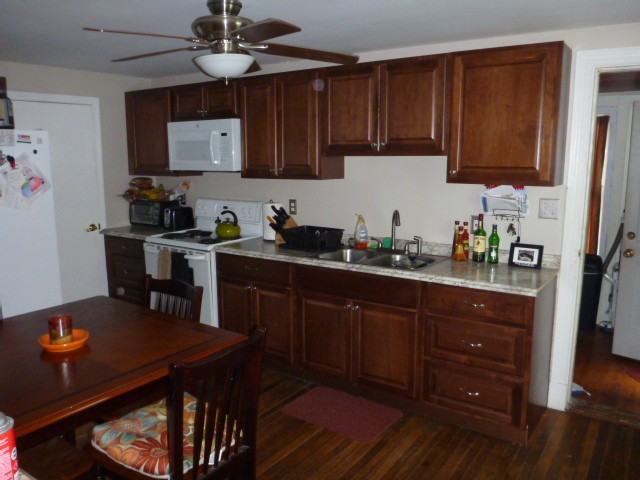 365 Hall St - Photo 2 of 6